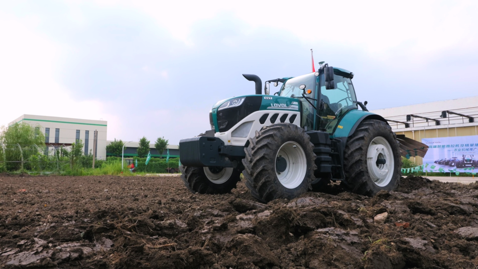 The Evolution of "Automatic" Tractors: A Guide to Powershift, Power Reverse, and CVT